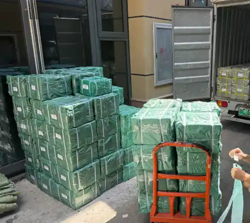 Pedido de herrajes para gabinetes del cliente empaquetado y listo para su envío